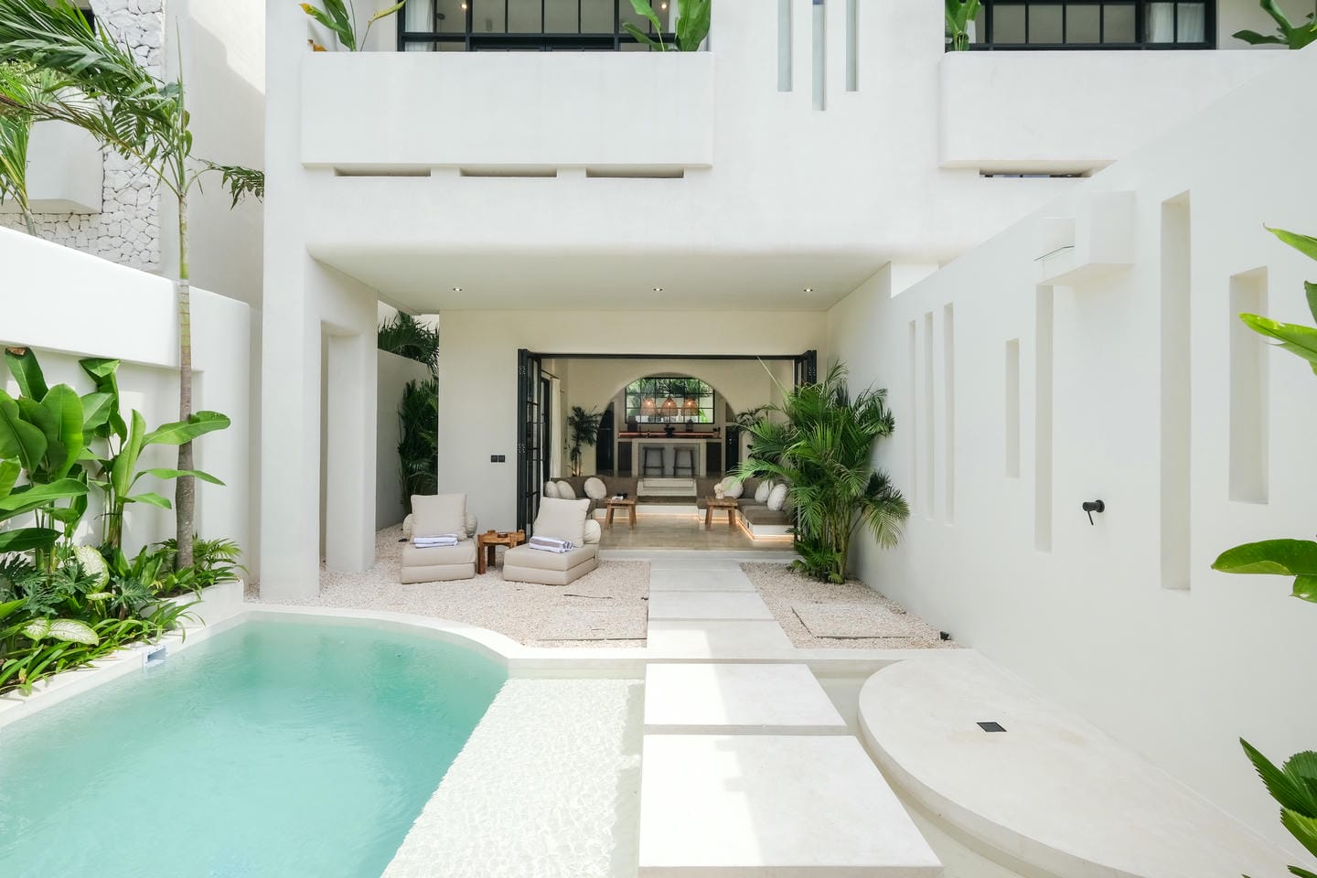 READY MODERN TROPICAL DESIGN 2 BEDROOM VILLA FOR SALE FREEHOLD IN PERERENAN BE-1396 